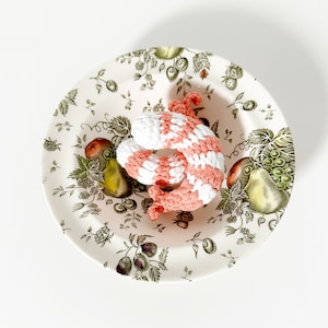 Gamberetti giganti all'uncinetto per la cucina e la sala giochi dei bambini. Giocattolo di finzione fatto a mano per attività Montessori. Un'idea regalo di Natale unica.