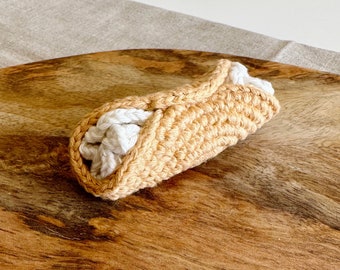 Crochet Vanilla Cannoli for kid’s kitchen. Handmade pretend play toy for Montessori homeschooling. Unique and lovely Christmas gift idea.