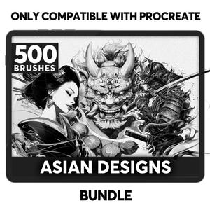 Puede incluir: Un paquete de arte digital que se muestra en una tableta, con 500 pinceles y diseños asiáticos. La imagen incluye ilustraciones de una geisha, un demonio y un samurái. El texto en la tableta dice "ONLY COMPATIBLE WITH PROCREATE", "ASIAN DESIGNS" y "BUNDLE".