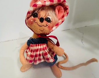 Vintage 1997 Annalees Mouse - perfect for Valentines Day!