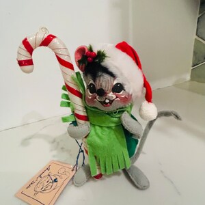 Annalee 1991 6&quot; Mouse Holding candy cane wearing green scarf   - excellent condition
