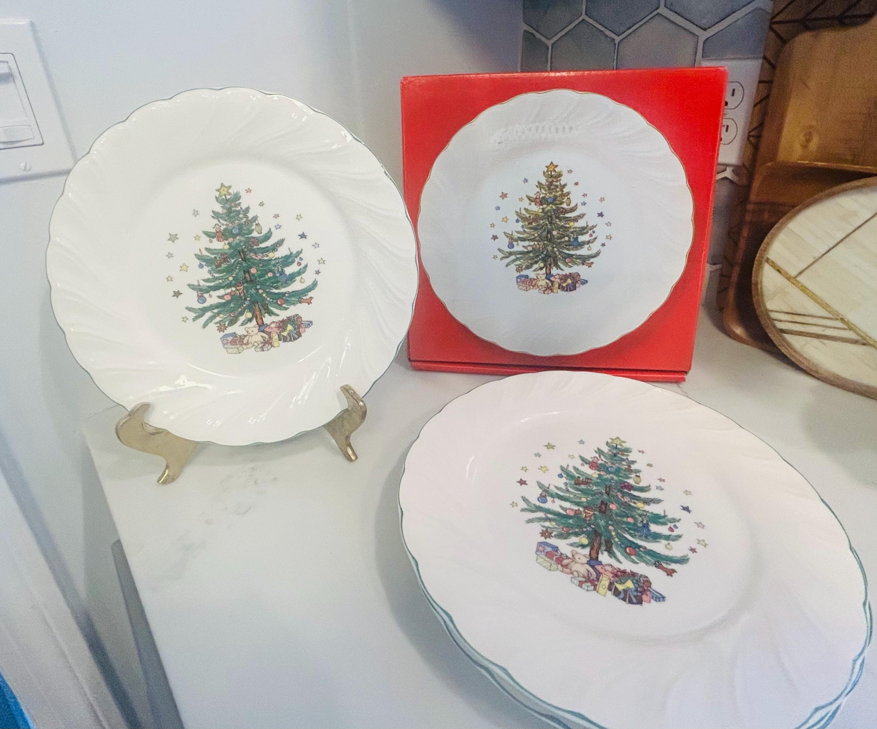 Four (4) Nikko Happy Holidays Dinner Plates