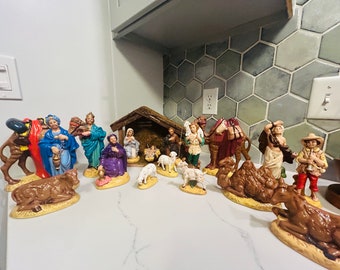 Vintage colored  Ceramic Manger Set - Atlantic Mold - 18 Pieces