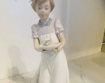 Vintage  LLADRÓ Happy Birthday figurine #5429, 8" tall - Excellent Condition