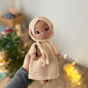 Amigurumi Zeynep hijab doll crochet pattern image 1