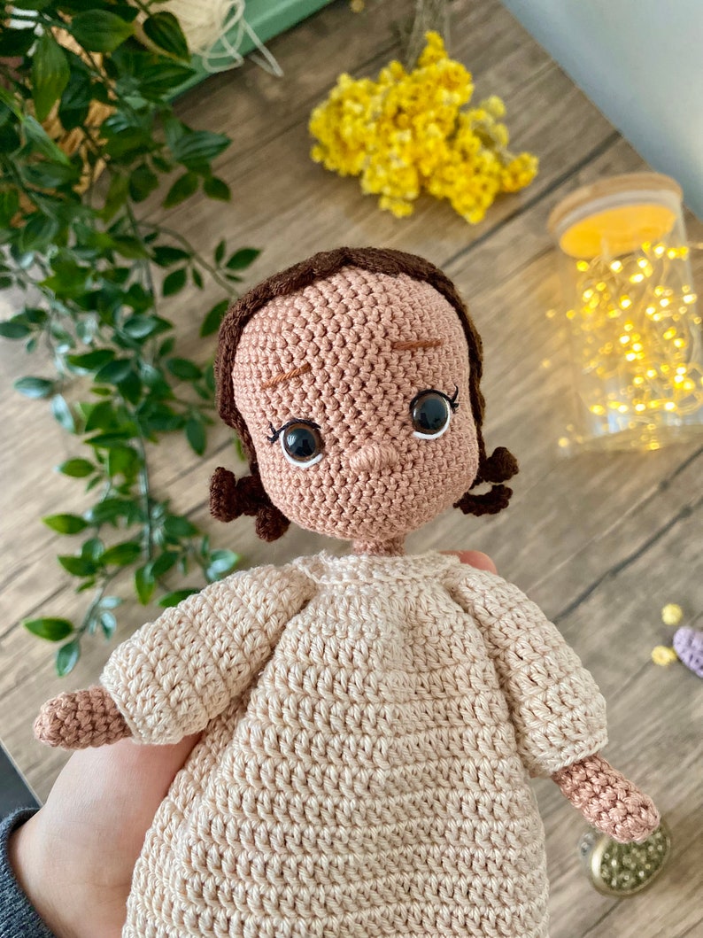 Amigurumi Zeynep hijab doll crochet pattern image 2