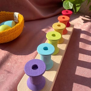 The Colorful Spool Stacking Game. SORTING STAND for BOBBINS, color sorting and learning game, wooden toys. Montessori