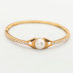 Vintage Serpent&#39;s Eye Gold Tone Bangle 7 inch by Avon - T16