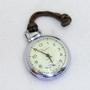 Vintage Analog Circular Charm Watch - T26