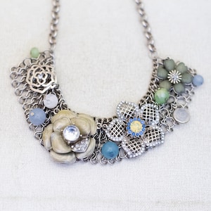 18 inch, Vintage Floral Design Intricate Bib Necklace - T24