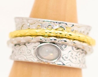 Vintage Romantic Silver & Gold Tone Ring Size 7 - T13