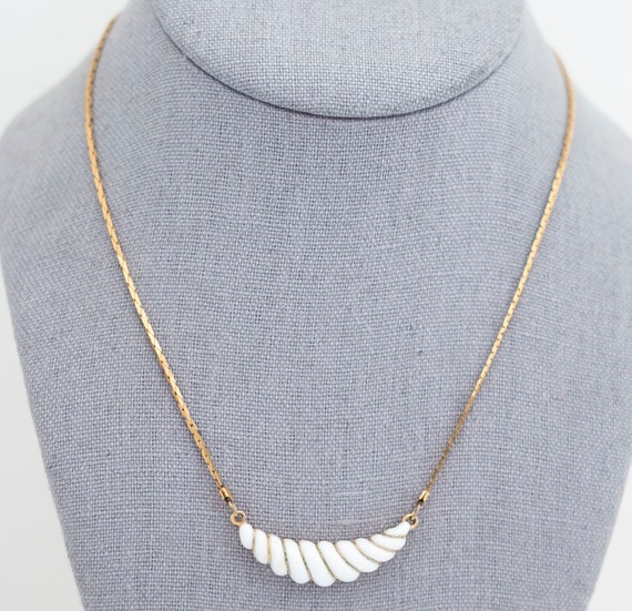 Vintage White Sea Shell Necklace 18 inch by Avon … - image 2