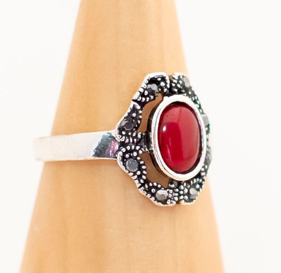 Vintage Antique Oval Crimson Ring Size 8 1/2 - T1 - image 2