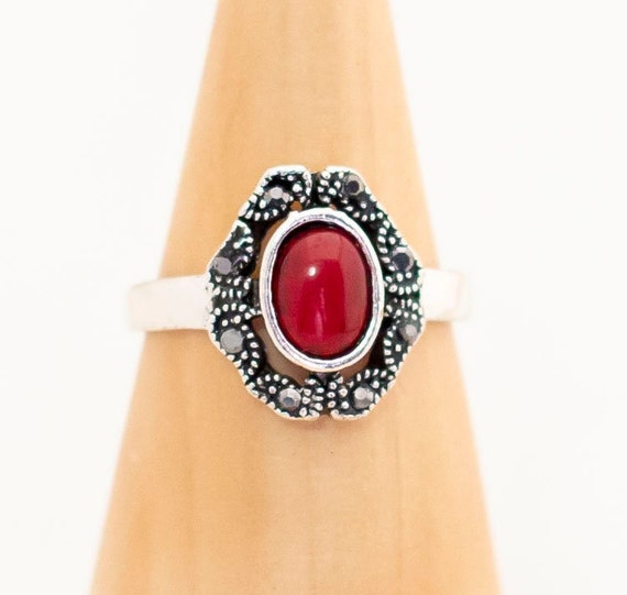 Vintage Antique Oval Crimson Ring Size 8 1/2 - T1 - image 1