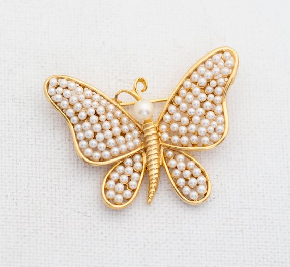 Vintage Pearl Butterfly Gold Tone Brooch - T9 - image 1