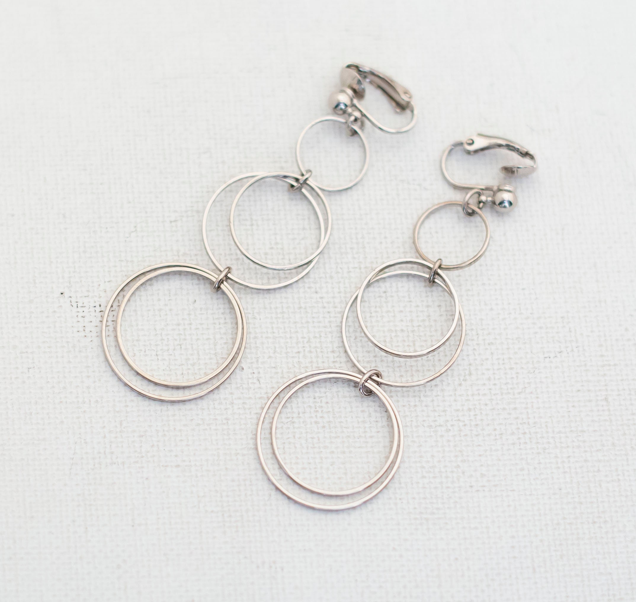 Vintage Lengthy Lune Chain Clip on Earrings T15 