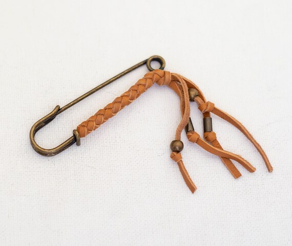 Vintage Knotted Safety Pin Clip - T8 - image 1