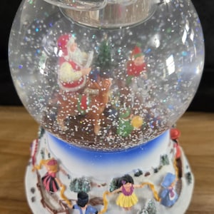 Vintage Partylite Santa At His Shop Musical Tealight Snow Globe P8202 Christmas