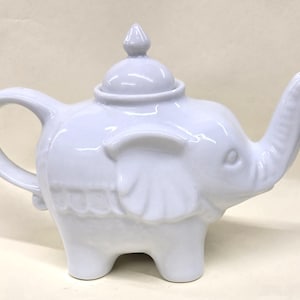 Vintage BIA Cordon Bleu White Ceramic Hindi Elephant 9" Tea Pot 28oz
