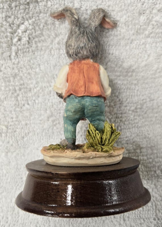 Heritage Mint 1989 by Leonardo Little Nook Village Jasper Rabbit