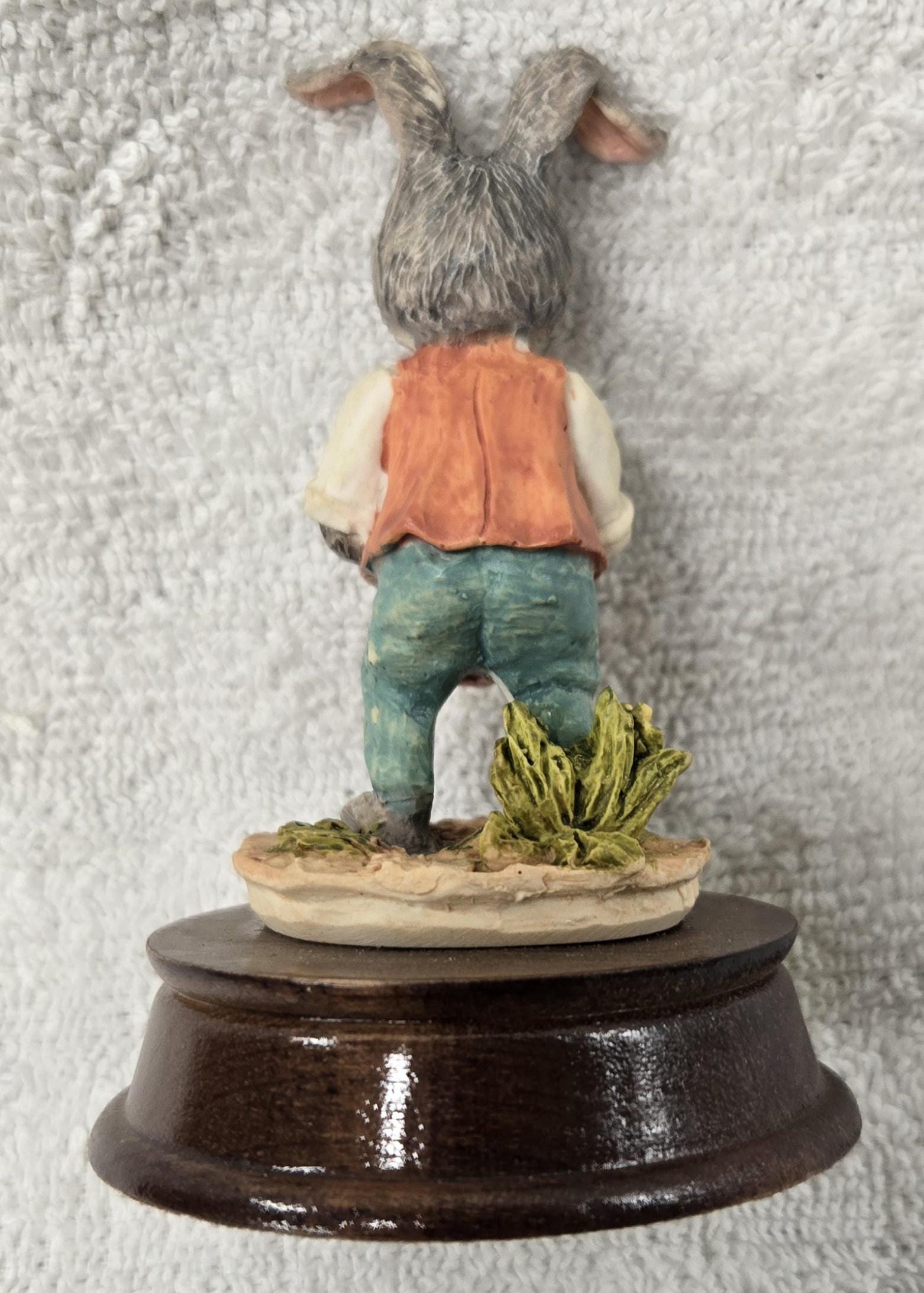 Heritage Mint 1989 by Leonardo Little Nook Village Jasper Rabbit
