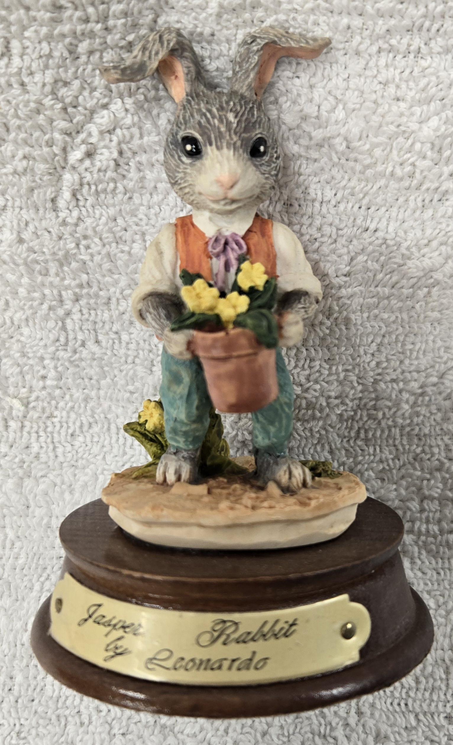 Heritage Mint 1989 by Leonardo Little Nook Village Jasper Rabbit