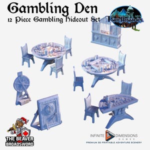Puede incluir: Un conjunto de 12 piezas de escondite Gambling Den, con mesas en miniatura, sillas, una barra y accesorios de juego. El conjunto es de color azul claro y está diseñado para escenarios de aventura. El texto "Gambling Den" y "Torbridge" son visibles.