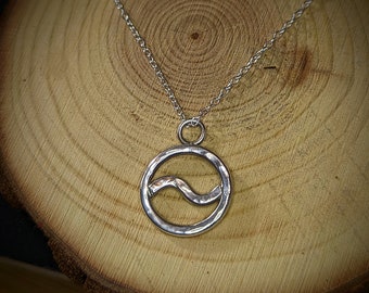 925 Silver Circle Pendant with inner Hammered wave pattern