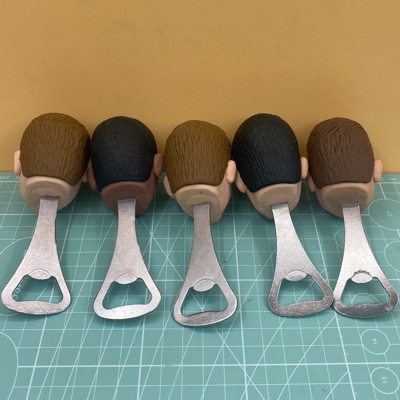 Abrebotellas personalizado con diseño de cara, abrebotellas personalizado, tapones para botellas de vino, abrebotellas para bodas, regalos para el padrino de boda, regalo para camarero imagen 5