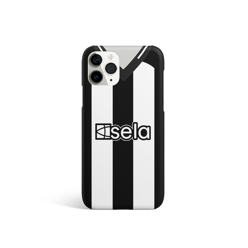 Pu&ograve; includere: Custodia per iPhone a strisce bianche e nere con logo "Isela" nero.