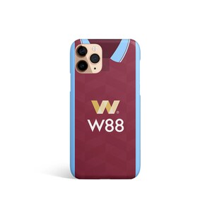 Könnte beinhalten: Eine iPhone-Hülle in den Farben Rotbraun und Hellblau mit einem weißen "W" und "W88" Logo. Die Hülle hat ein geometrisches Muster.