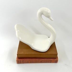 Vintage Swan Figurine | Cottage Core Decor