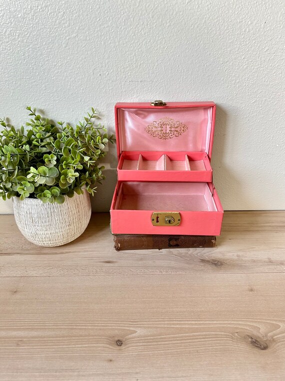Vintage jewelry box Gem