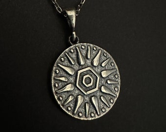 Pendentif symbole petit soleil brillant, collier soleil ancien, collier soleil en argent sterling 925, talisman mythologique, bijoux de méditation