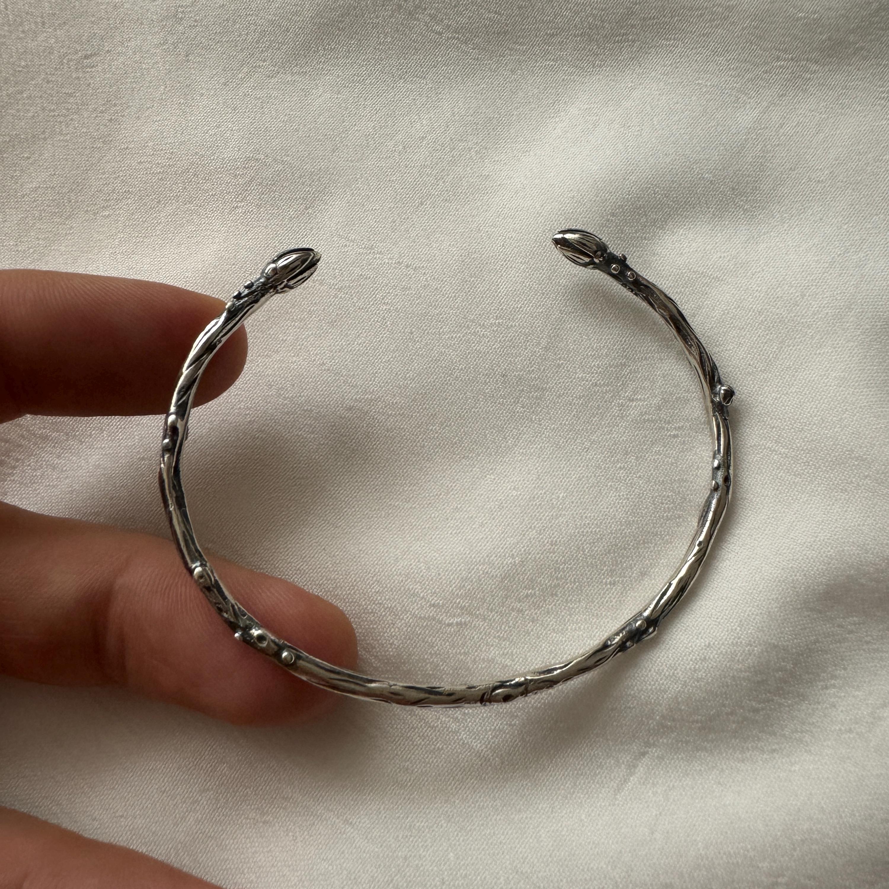 スターリングシルバーのリーフバッドカフブレスレット：ボタニカル