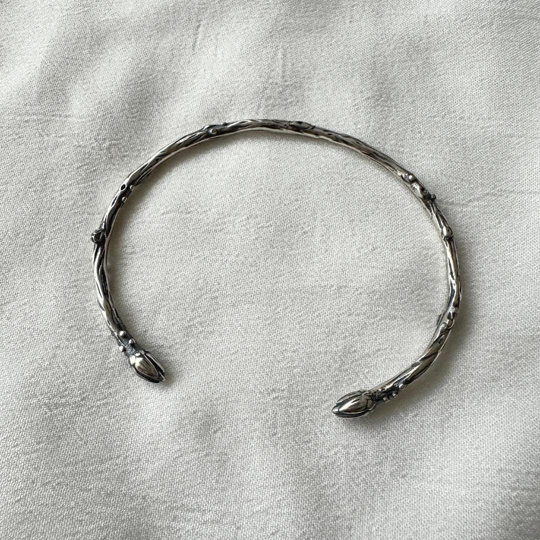 スターリングシルバーのリーフバッドカフブレスレット：ボタニカル