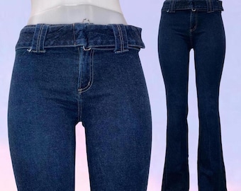 ヴィンテージ90年代Y2Kベルト付きダークウォッシュフレアジーンズ