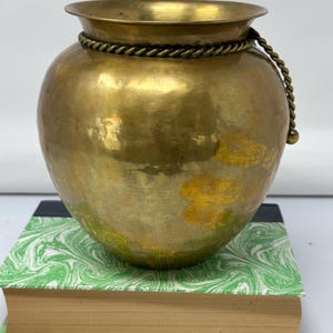 Small Brass Pot with Rope Detail, Metal Kitchen Decor, Vintage Plant Bowl