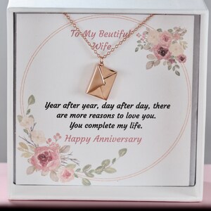 Cadeau d'anniversaire de femme | Pendentif enveloppe Love en or rose | Je t'aime pour femme | Collier anniversaire pour elle | Cadeau de fête pour couple