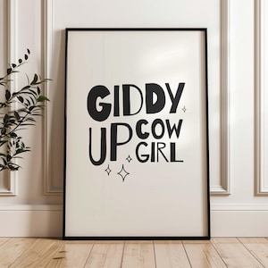 Retro Giddy Up Cowgirl Prints, Estetyczny wystrój akademika Preppy, Czarno-beżowy plakat ścienny w stylu western, Y2K Cowgirl Quote Bar Cart Prints