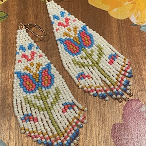 Pearl Finish Portuguese Folk Flower