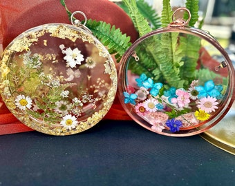 Customized Handmade Epoxy Resin purse Personalized w/ Dried flowers or Clear. Unique, custom purses, handcrafted clutch handbag accessories