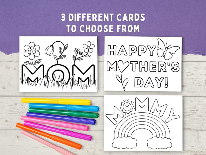 K&ouml;nnte beinhalten: Drei druckbare Muttertagskarten mit Schwarzwei&szlig;-Zeichnungen. Die erste Karte sagt "MOM" mit Blumen und Gras. Die zweite Karte sagt "HAPPY MOTHER'S DAY!" mit einem Schmetterling und einer Blume. Die dritte Karte sagt "MOMMY" mit einem Regenbogen und Wolken.