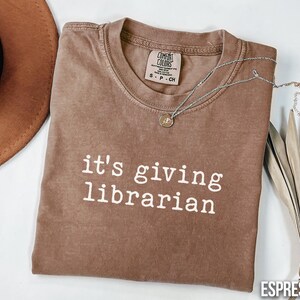 It's giving librarian shirt, funny book lover tee, librarian gift, bookworm shirt, reading shirt, book lover gift ideas, unisex
