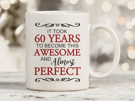 Tazza da caffè in ceramica con scritta I'm 60, divertente regalo per il 60° compleanno delle donne, moglie, mamma, figlia, sorella, zia, migliori amiche, fidanzate, colleghe e lei