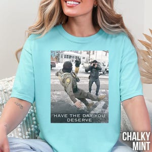 Camiseta con colores cómodos para activistas de derechos humanos, Chinga La Migra, divertida, Abolish Ice, mercancía anti-Trump, Ice Slipping, camiseta pro inmigración imagen 3