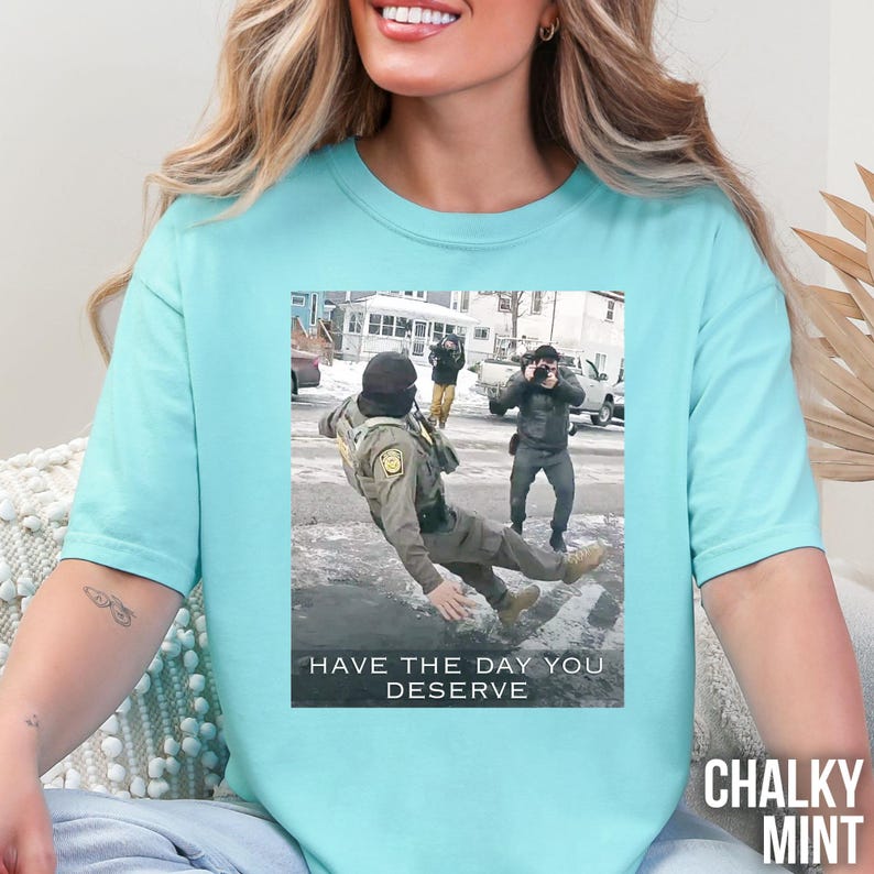 Camiseta con colores cómodos para activistas de derechos humanos, Chinga La Migra, divertida, Abolish Ice, mercancía anti-Trump, Ice Slipping, camiseta pro inmigración imagen 3