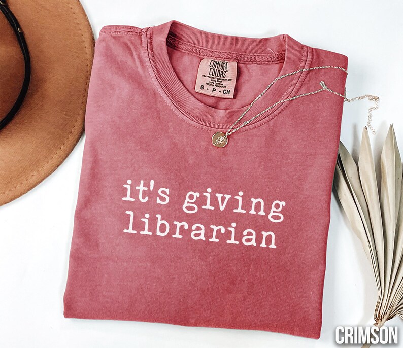 It's giving librarian t shirt, trendy book lover shirt, cute witty graphic tee, minimalist reading gift, fun literary apparel