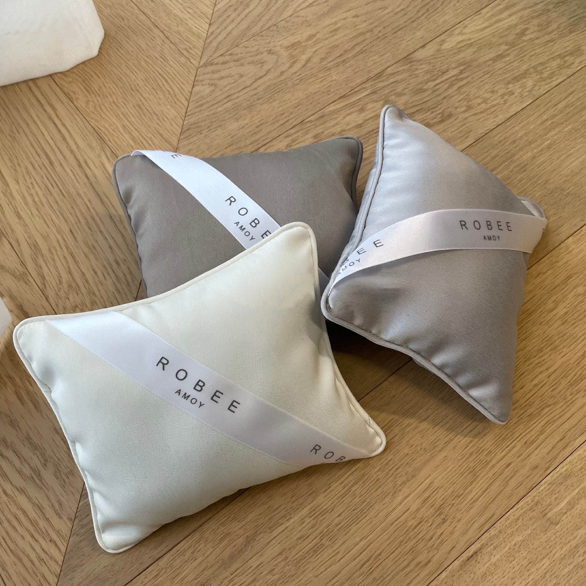 Leather pillow bag shapers and triangular purse pillows for Cerf