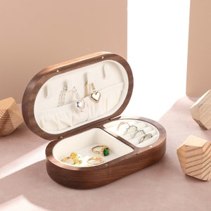 Wooden Jewelry Box, Engrave Jewelry Box, Personalized Walnut Jewelry Organizer Box, Oval Jewelry Box, Travel Jewelry Box, Gift for Mom